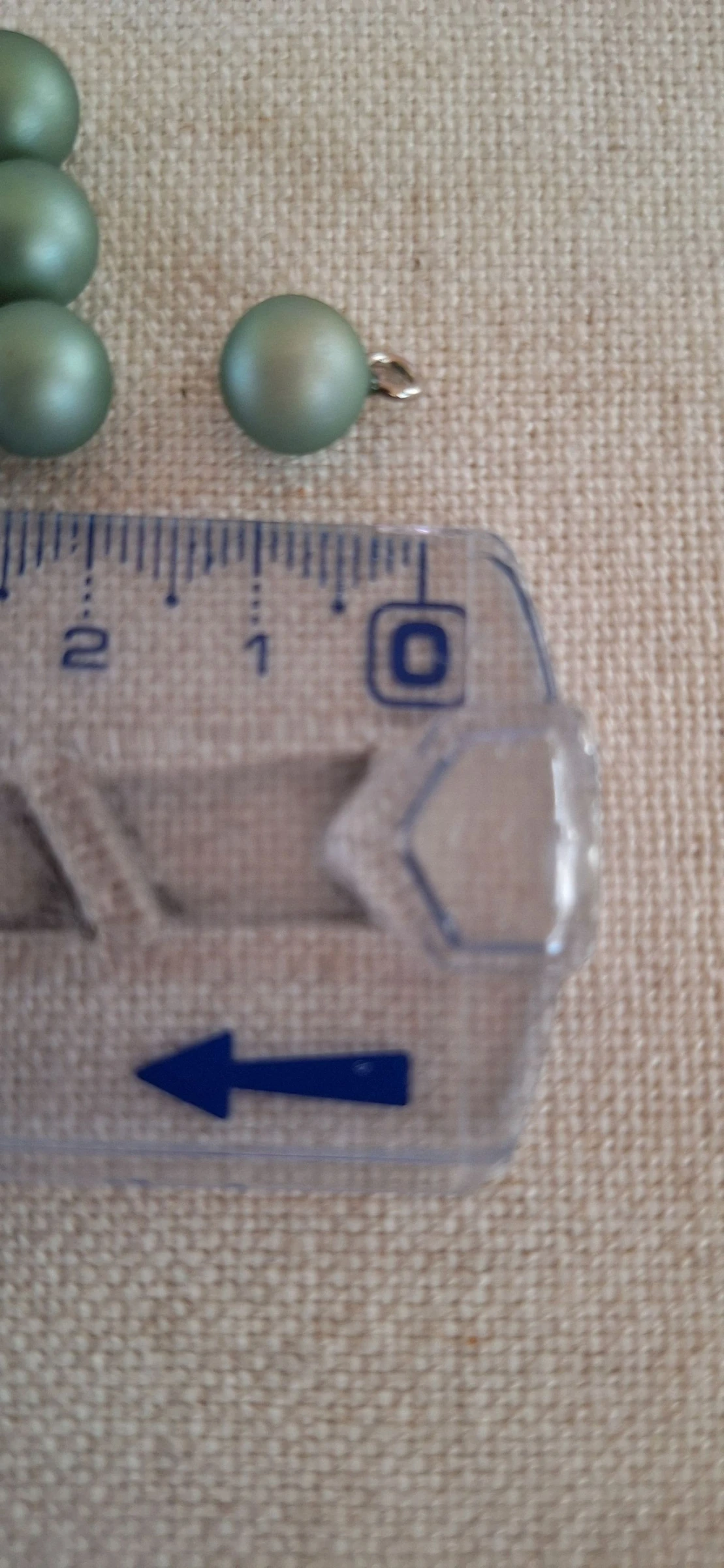 10 boutons 07 mm à coudre imitation perles de culture vert clair 